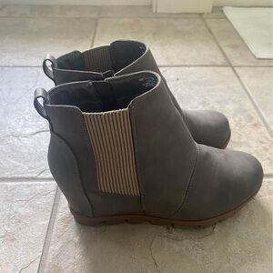 Ankle wedge boots